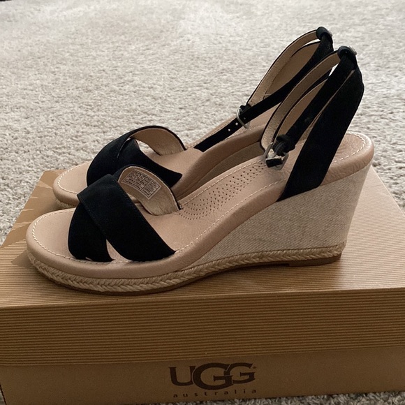 UGGs Wedges Heela - Picture 2 of 3